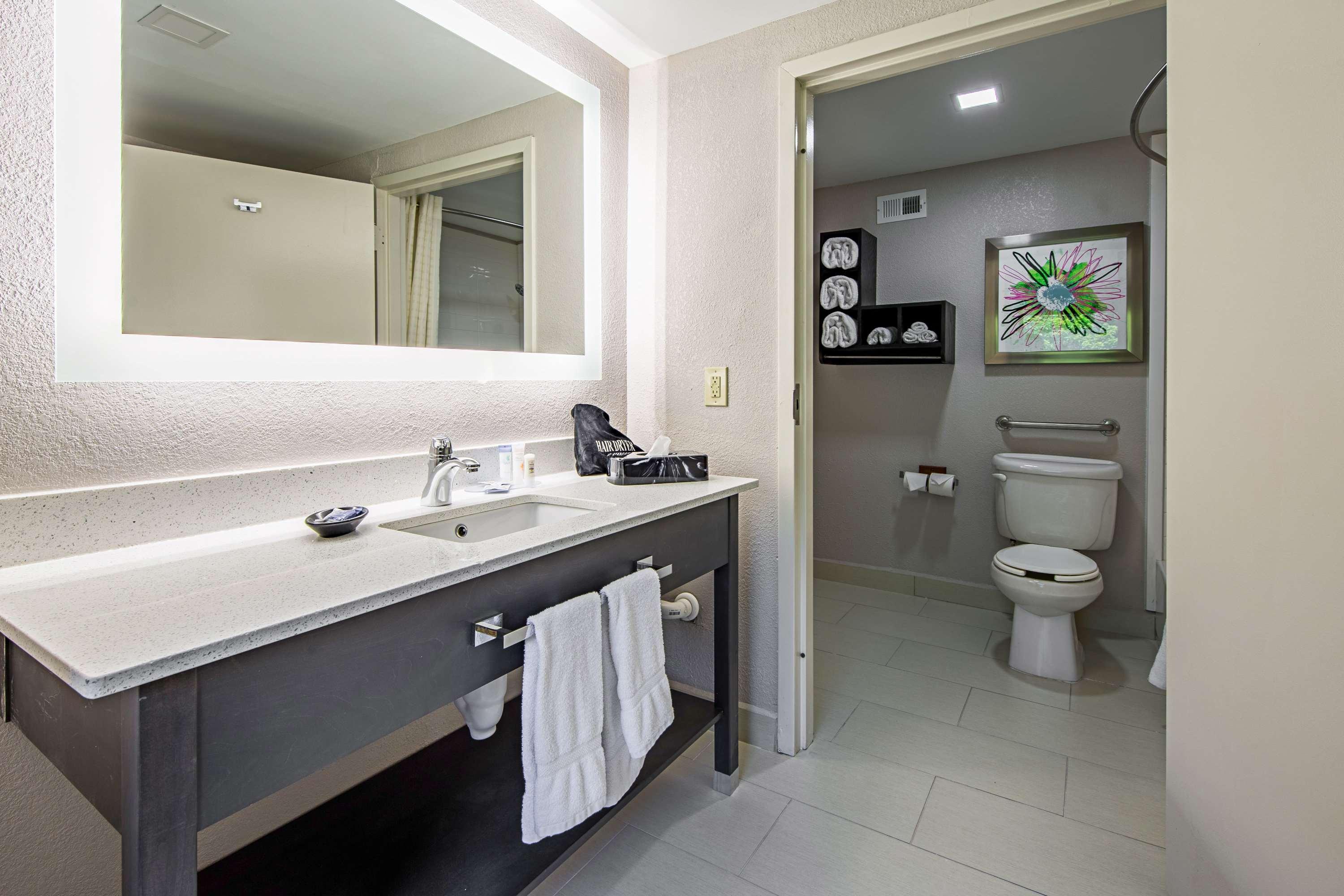 Western & Conference Center 3* Clemson
